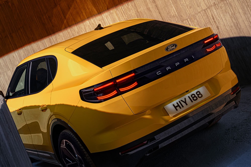  Gros plan des feux arrière de la nouvelle Ford Capri®, inspirés de la Capri originale.